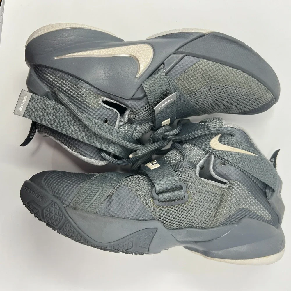 Nike‎ Kids Lebron James Soldier IX Basketball Shoes 776471-003 Youth 4 Gray